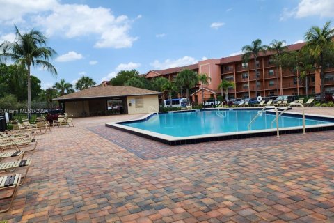 Condo in Pembroke Pines, Florida, 2 bedrooms  № 1423215 - photo 19