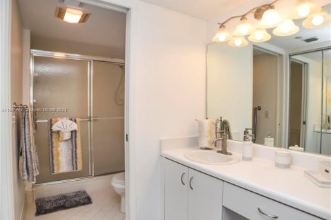 Condo in Pembroke Pines, Florida, 2 bedrooms  № 1423215 - photo 16