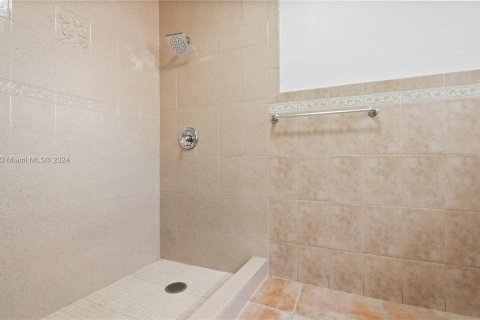 House in Miami, Florida 1 bedroom, 55.74 sq.m. № 1387996 - photo 13