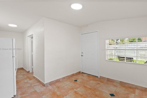 House in Miami, Florida 1 bedroom, 55.74 sq.m. № 1387996 - photo 6