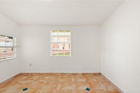 House in Miami, Florida 1 bedroom, 55.74 sq.m. № 1387996 - photo 9