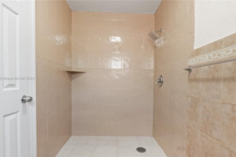 House in Miami, Florida 1 bedroom, 55.74 sq.m. № 1387996 - photo 15