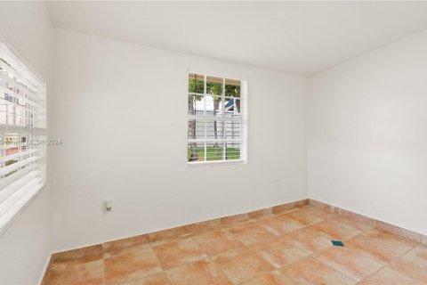 House in Miami, Florida 1 bedroom, 55.74 sq.m. № 1387996 - photo 8