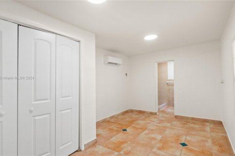 House in Miami, Florida 1 bedroom, 55.74 sq.m. № 1387996 - photo 11