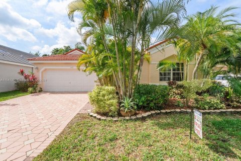 House in Weston, Florida 4 bedrooms, 213.86 sq.m. № 1064967 - photo 3