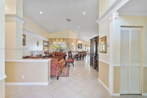 House in Weston, Florida 4 bedrooms, 213.86 sq.m. № 1064967 - photo 8