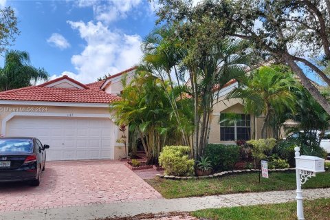 House in Weston, Florida 4 bedrooms, 213.86 sq.m. № 1064967 - photo 1