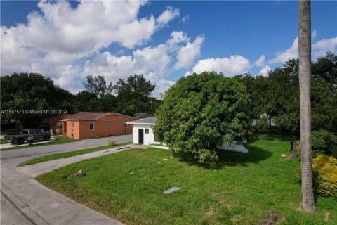 Villa ou maison à vendre à El Portal, Floride: 3 chambres, 100.33 m2 № 1021722 - photo 23