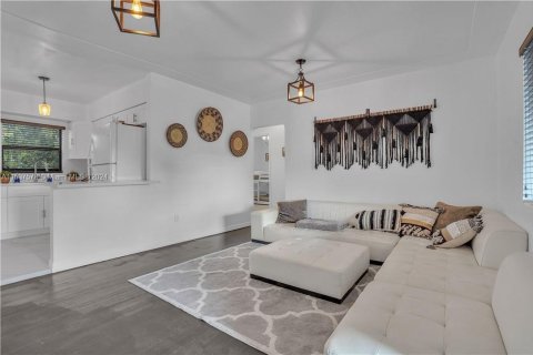Villa ou maison à vendre à El Portal, Floride: 3 chambres, 100.33 m2 № 1021722 - photo 6
