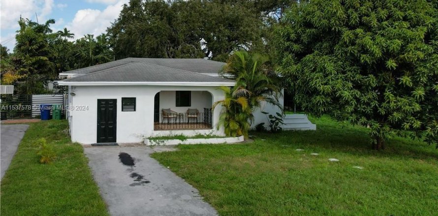 House in El Portal, Florida 3 bedrooms, 100.33 sq.m. № 1021722