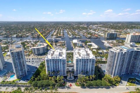 Condo in Fort Lauderdale, Florida, 2 bedrooms  № 1041010 - photo 1