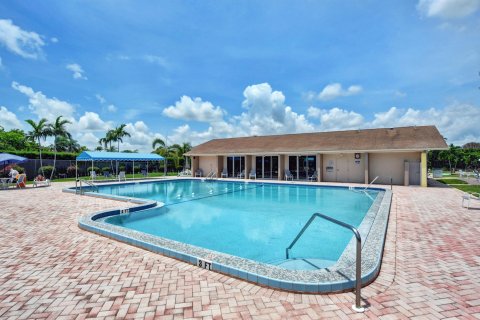 Condo in Palm Springs, Florida, 1 bedroom  № 1074741 - photo 10