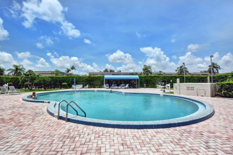 Condo in Palm Springs, Florida, 1 bedroom  № 1074741 - photo 8