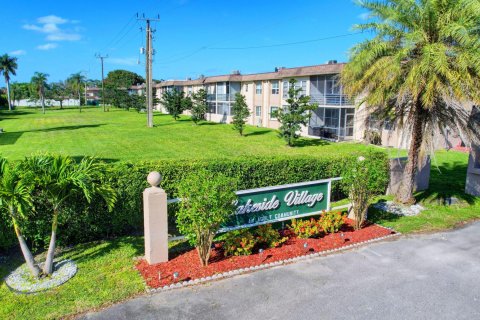 Condo in Palm Springs, Florida, 1 bedroom  № 1074741 - photo 14