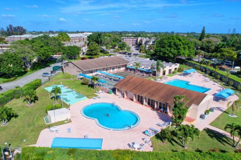 Condo in Palm Springs, Florida, 1 bedroom  № 1074741 - photo 19