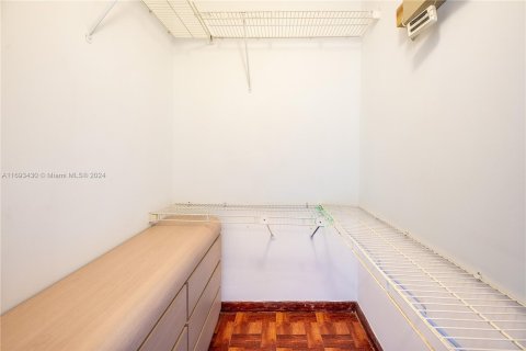 Condominio en venta en Hialeah, Florida, 2 dormitorios, 91.97 m2 № 1442023 - foto 21