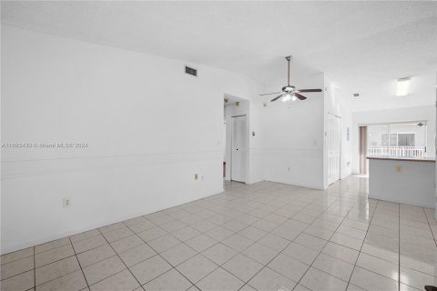 Condominio en venta en Hialeah, Florida, 2 dormitorios, 91.97 m2 № 1442023 - foto 6