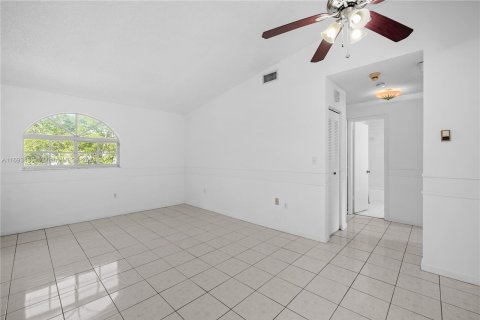 Condominio en venta en Hialeah, Florida, 2 dormitorios, 91.97 m2 № 1442023 - foto 7