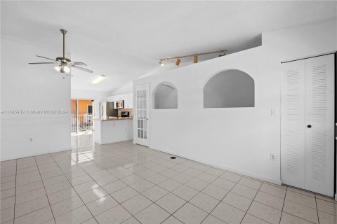 Condominio en venta en Hialeah, Florida, 2 dormitorios, 91.97 m2 № 1442023 - foto 5