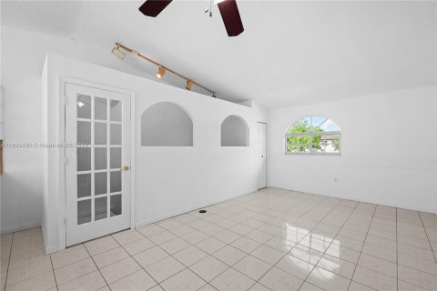 Condominio en venta en Hialeah, Florida, 2 dormitorios, 91.97 m2 № 1442023 - foto 4