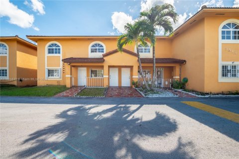 Condominio en venta en Hialeah, Florida, 2 dormitorios, 91.97 m2 № 1442023 - foto 2