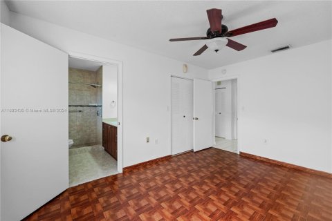 Condominio en venta en Hialeah, Florida, 2 dormitorios, 91.97 m2 № 1442023 - foto 18