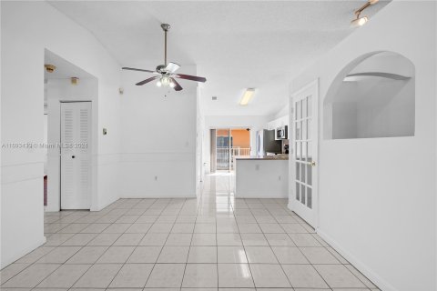 Condominio en venta en Hialeah, Florida, 2 dormitorios, 91.97 m2 № 1442023 - foto 9