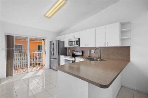 Condominio en venta en Hialeah, Florida, 2 dormitorios, 91.97 m2 № 1442023 - foto 10