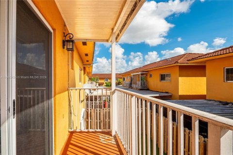 Condominio en venta en Hialeah, Florida, 2 dormitorios, 91.97 m2 № 1442023 - foto 15