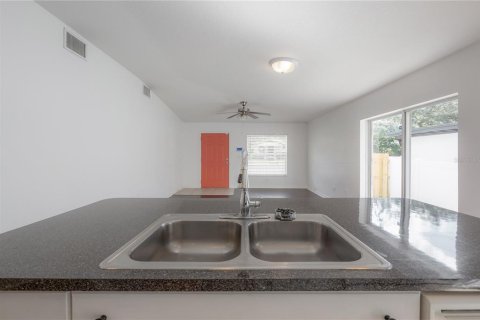 Casa en venta en Tampa, Florida, 3 dormitorios, 105.72 m2 № 1393845 - foto 11