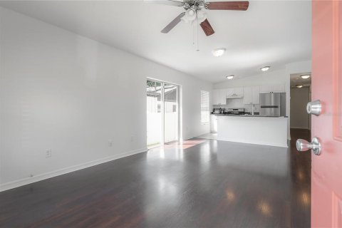 House in Tampa, Florida 3 bedrooms, 105.72 sq.m. № 1393845 - photo 6