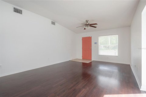 House in Tampa, Florida 3 bedrooms, 105.72 sq.m. № 1393845 - photo 8