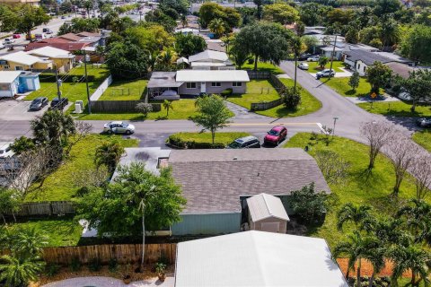 Villa ou maison à vendre à Wilton Manors, Floride: 3 chambres, 129.32 m2 № 1068315 - photo 4