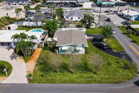 House in Wilton Manors, Florida 3 bedrooms, 129.32 sq.m. № 1068315 - photo 7