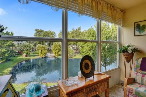 Copropriété à vendre à Lauderdale Lakes, Floride: 2 chambres, 87.7 m2 № 1071982 - photo 1