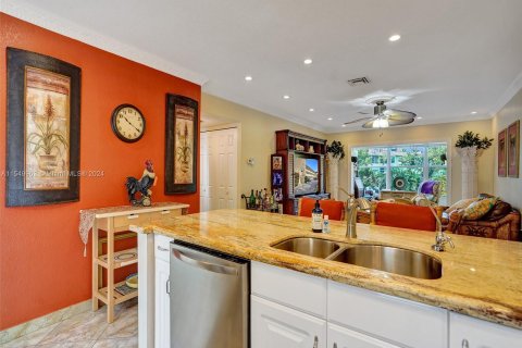 Condo in Lauderdale Lakes, Florida, 2 bedrooms  № 1071982 - photo 5