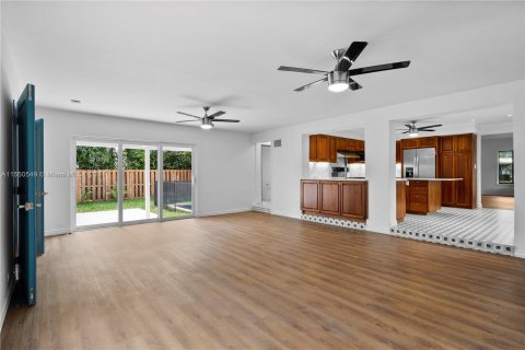 Casa en venta en Miami Shores, Florida, 4 dormitorios, 262.91 m2 № 1073069 - foto 5