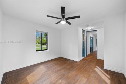 Casa en venta en Miami Shores, Florida, 4 dormitorios, 262.91 m2 № 1073069 - foto 27