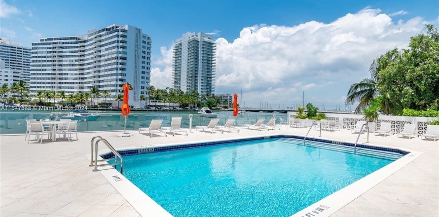 Condominio en Miami Beach, Florida, 1 dormitorio  № 1330056