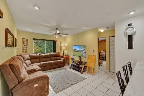 House in Cooper City, Florida 3 bedrooms, 141.58 sq.m. № 1076324 - photo 19