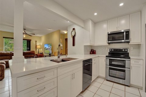Villa ou maison à vendre à Cooper City, Floride: 3 chambres, 141.58 m2 № 1076324 - photo 16