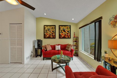 Villa ou maison à vendre à Cooper City, Floride: 3 chambres, 141.58 m2 № 1076324 - photo 13
