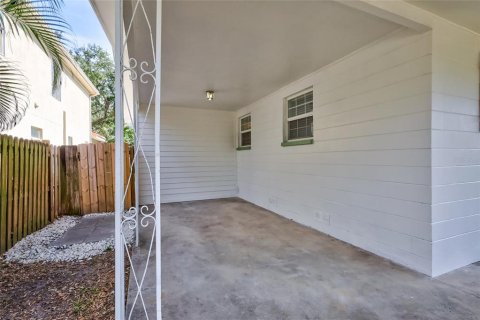 House in Tampa, Florida 3 bedrooms, 95.32 sq.m. № 1444703 - photo 28