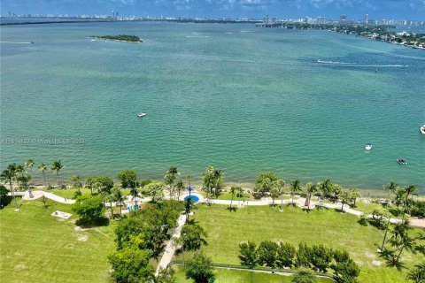 Condominio en venta en Miami, Florida, 2 dormitorios, 107.21 m2 № 1241067 - foto 13