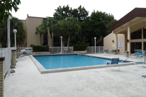 Condo in Miami, Florida, 1 bedroom  № 1357106 - photo 18