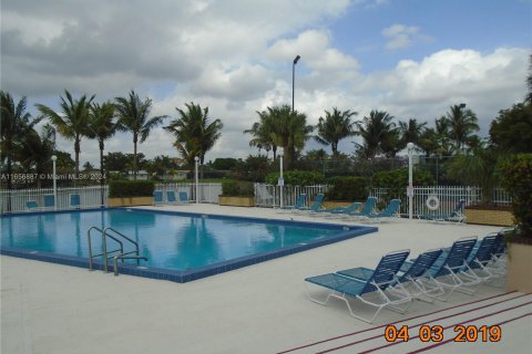 Condo in Miami, Florida, 1 bedroom  № 1357106 - photo 27