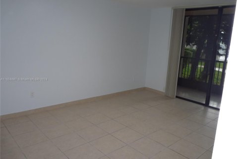 Condo in Miami, Florida, 1 bedroom  № 1357106 - photo 12