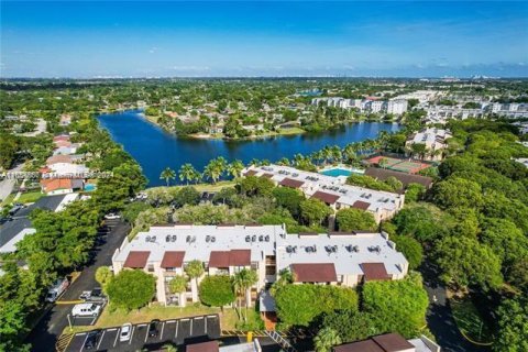 Condo in Miami, Florida, 1 bedroom  № 1357106 - photo 1