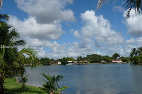 Condo in Miami, Florida, 1 bedroom  № 1357106 - photo 24