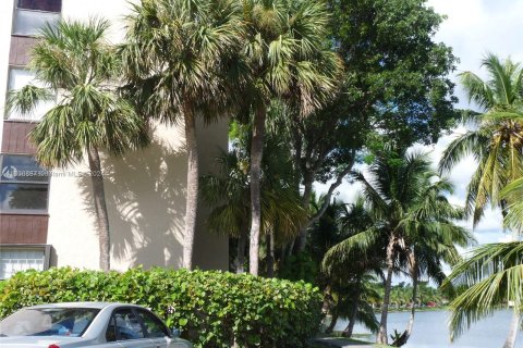 Condo in Miami, Florida, 1 bedroom  № 1357106 - photo 20